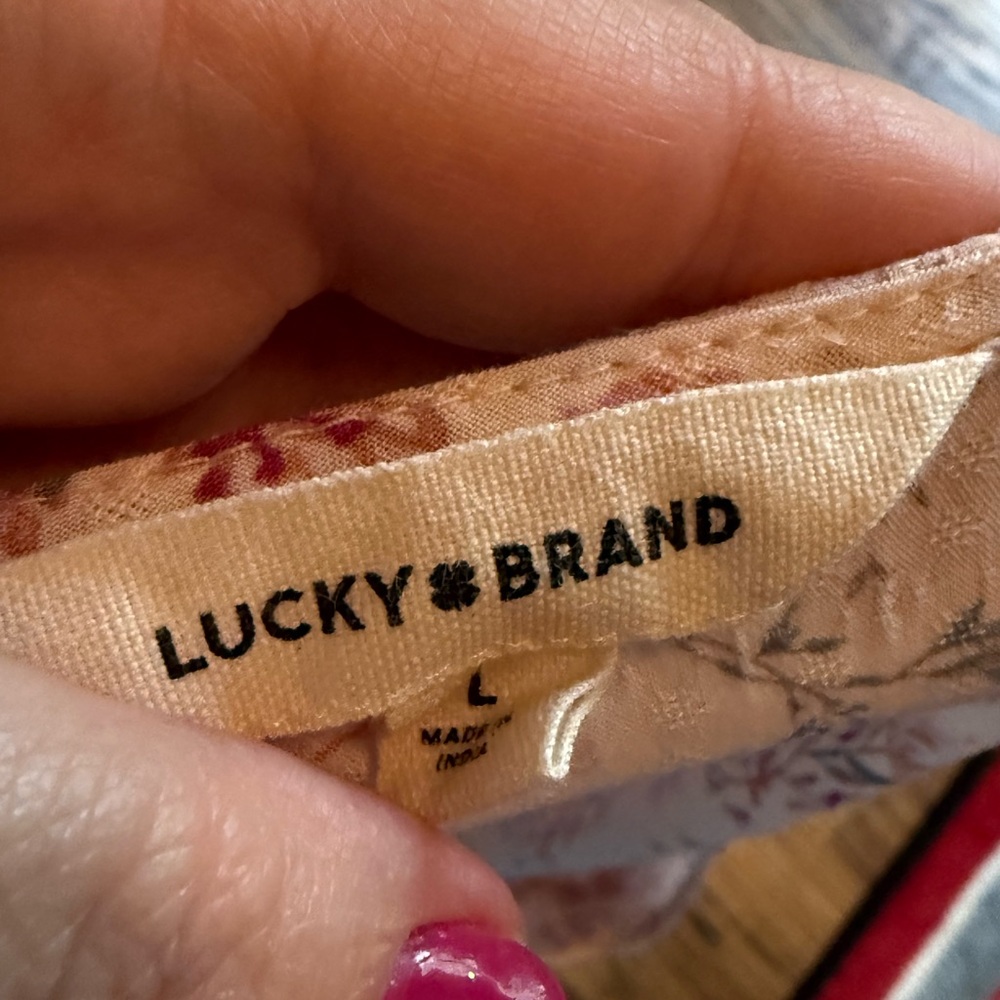 Lucky Brand v-neck floral top - Picture 5 of 9